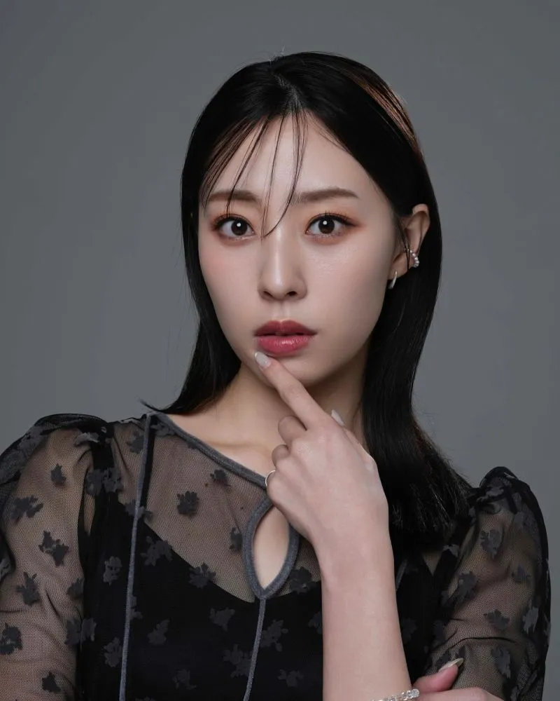 Fujie Reina (32) Member